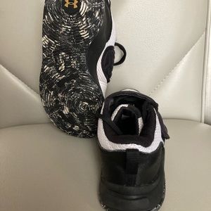 Boy Sneakers size 11